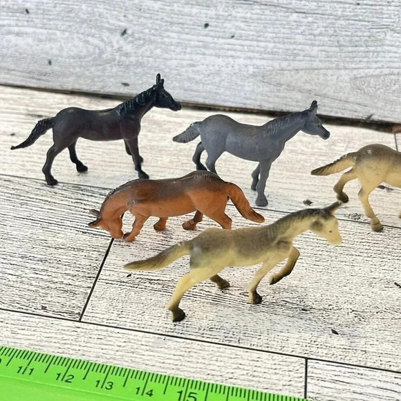 VTG Lot Of 8 Miniature Horse Figurines China Mixed Colors Poses Plastic Lot #1 - Picture 13 of 13
